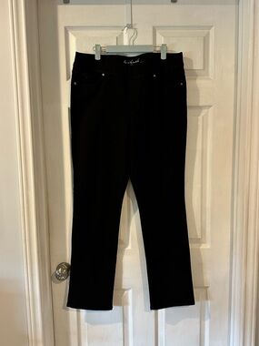 Black Straight-Leg Pants. Gloria Vanderbilt. Size 14. Stretch Jean. Like new.